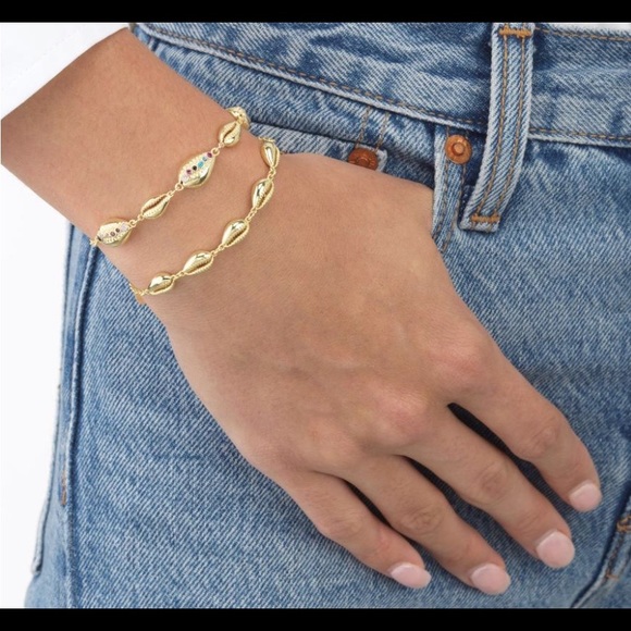 Shell Chain Bracelet - Picture 2 of 5